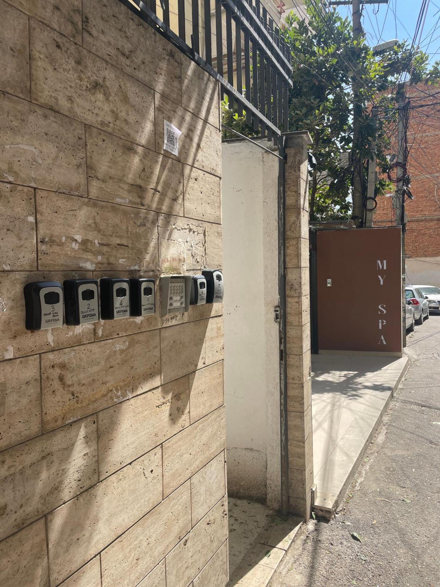 Suite Dolce Vita Tirana Esterno foto